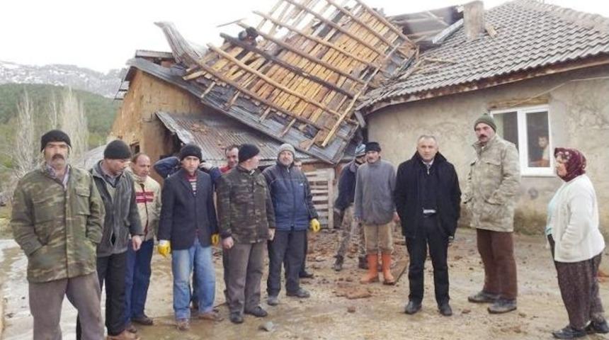 Hortum Evin &Ccedil;atısını U&ccedil;urdu