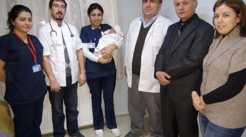 Suru&ccedil;&rsquo;ta Yeni Doğmuş Bir Bebeği Sokağa Terk Ettiler