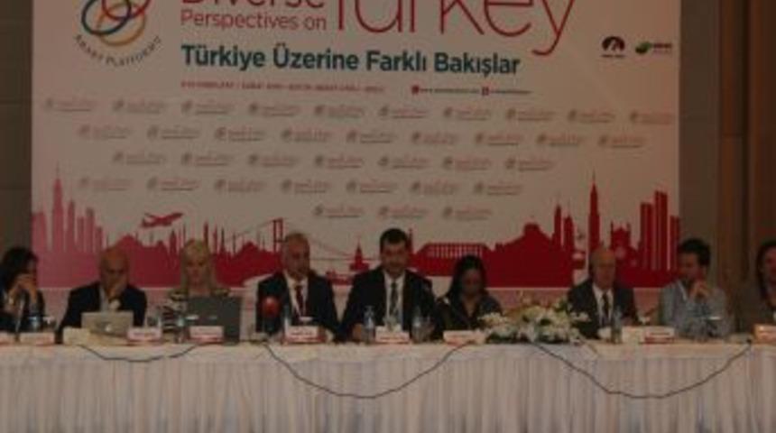 'Komutanın K&uuml;rt&ccedil;e Konuşması Insani Bir Yaklaşım, Rol Değil'