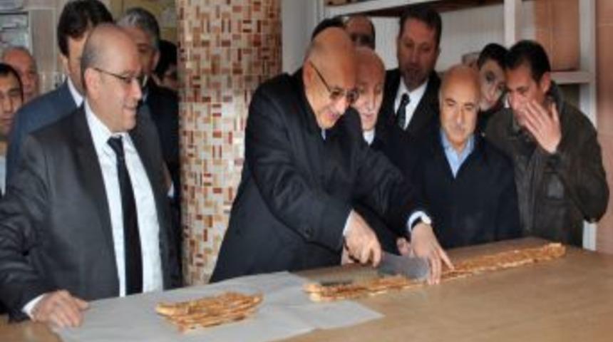 Milletvekilleri Pide Dilimledi