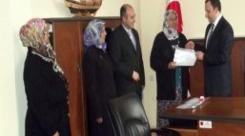 Enez&rsquo;de Okuma-yazma &Ouml;ğrenenlere Altın