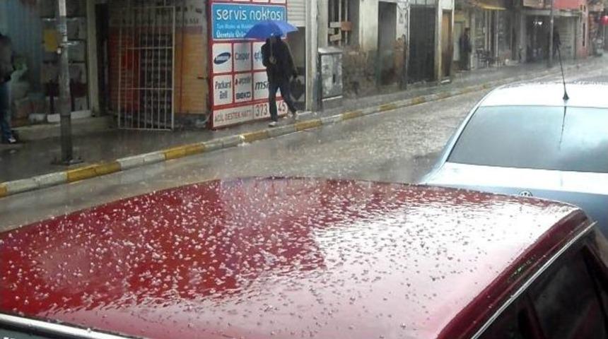 Edremit&rsquo;te Dolu Yağışı