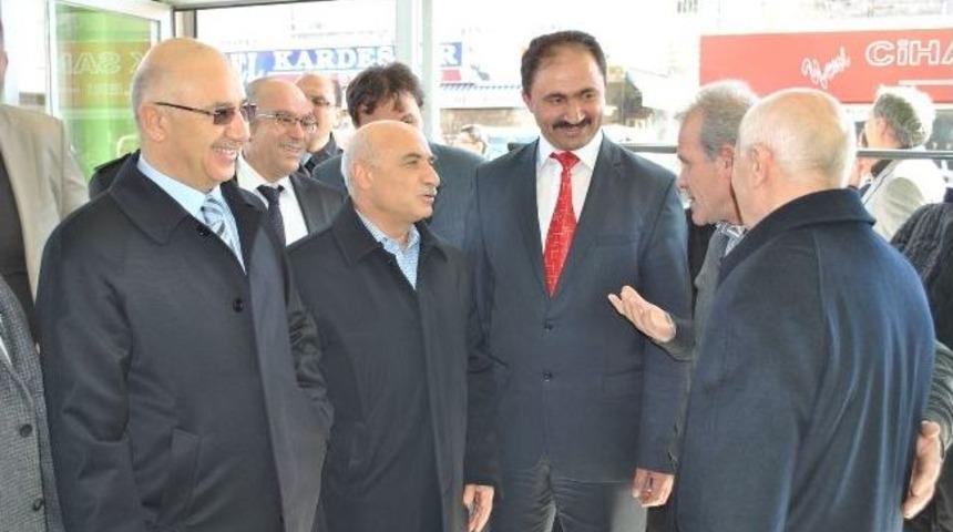 Ak Parti Vekilleri Esnafı Ziyaret Etti