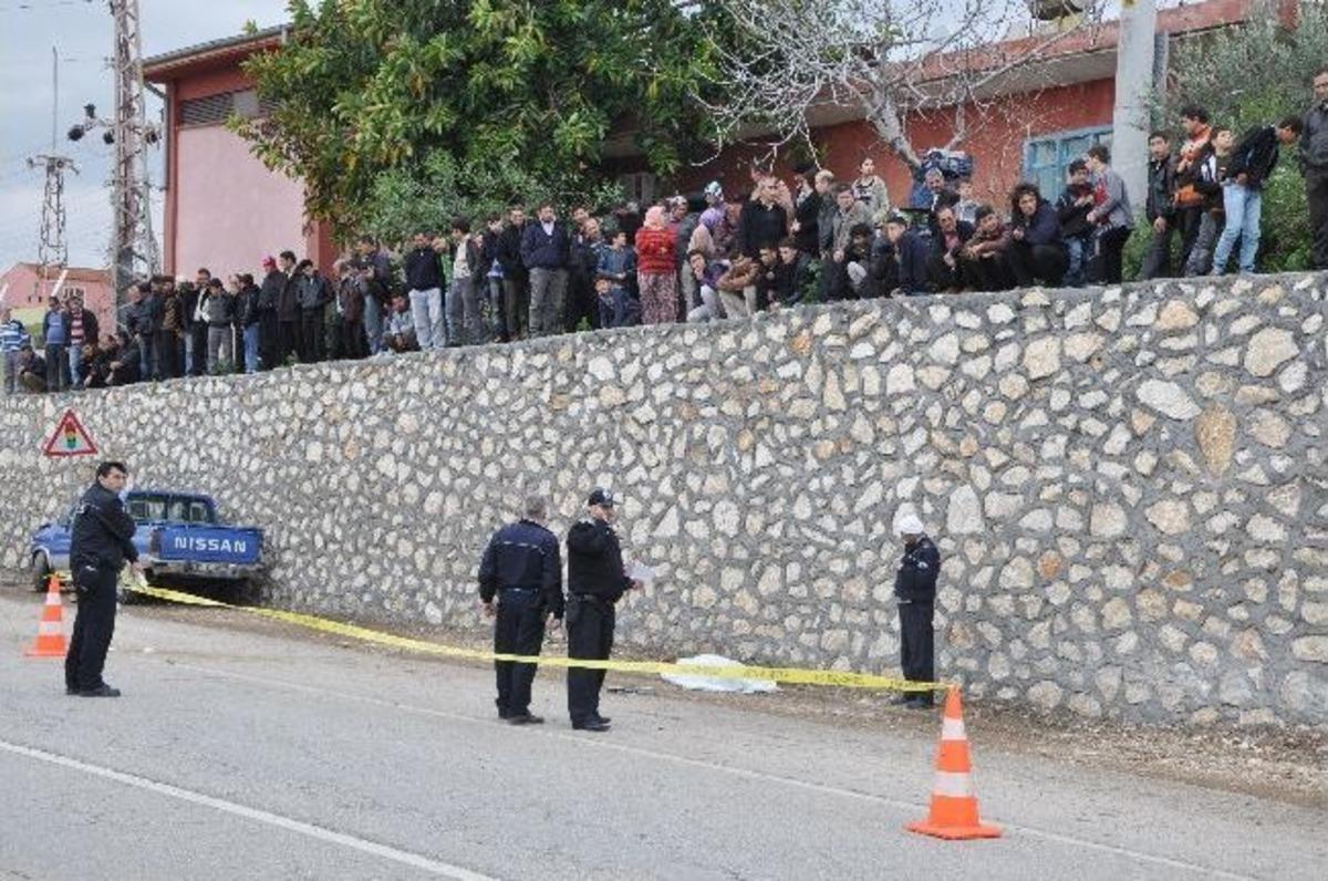 Kamyonetin &Ccedil;arptığı İnşaat İş&ccedil;isi Hayatını Kaybetti