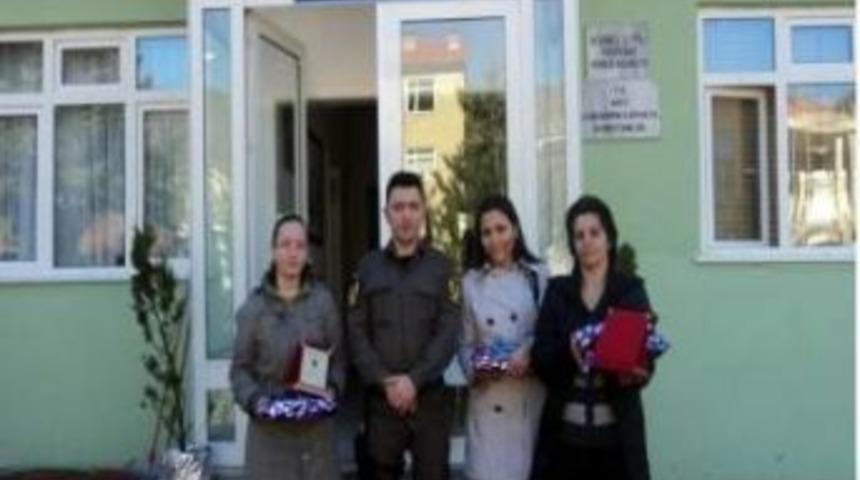 Karakol Komutanından Örnek Davranış