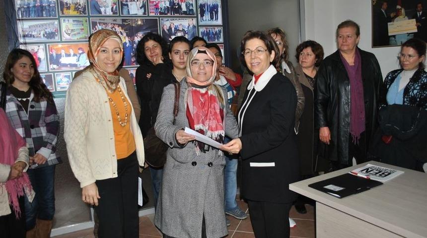 Kuşadası'nda Ilk Mikro Kredi Dağıtıldı