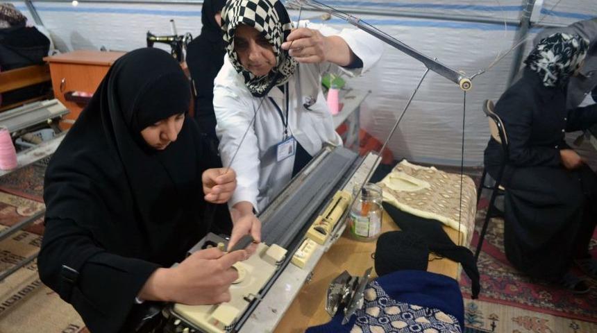 Suriyeli Kadınlar El Işi Kurslarıyla Hayata Tutunuyor