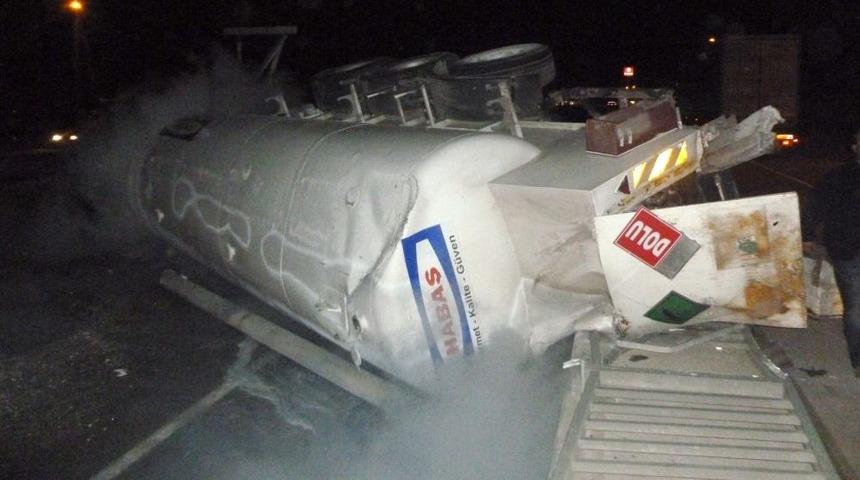 Oksijen Y&uuml;kl&uuml; Tanker Devrildi: 1 Yaralı