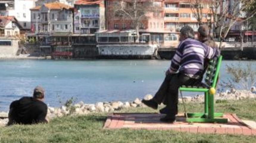 Amasralılar G&uuml;neşin Tadını &Ccedil;ıkardı