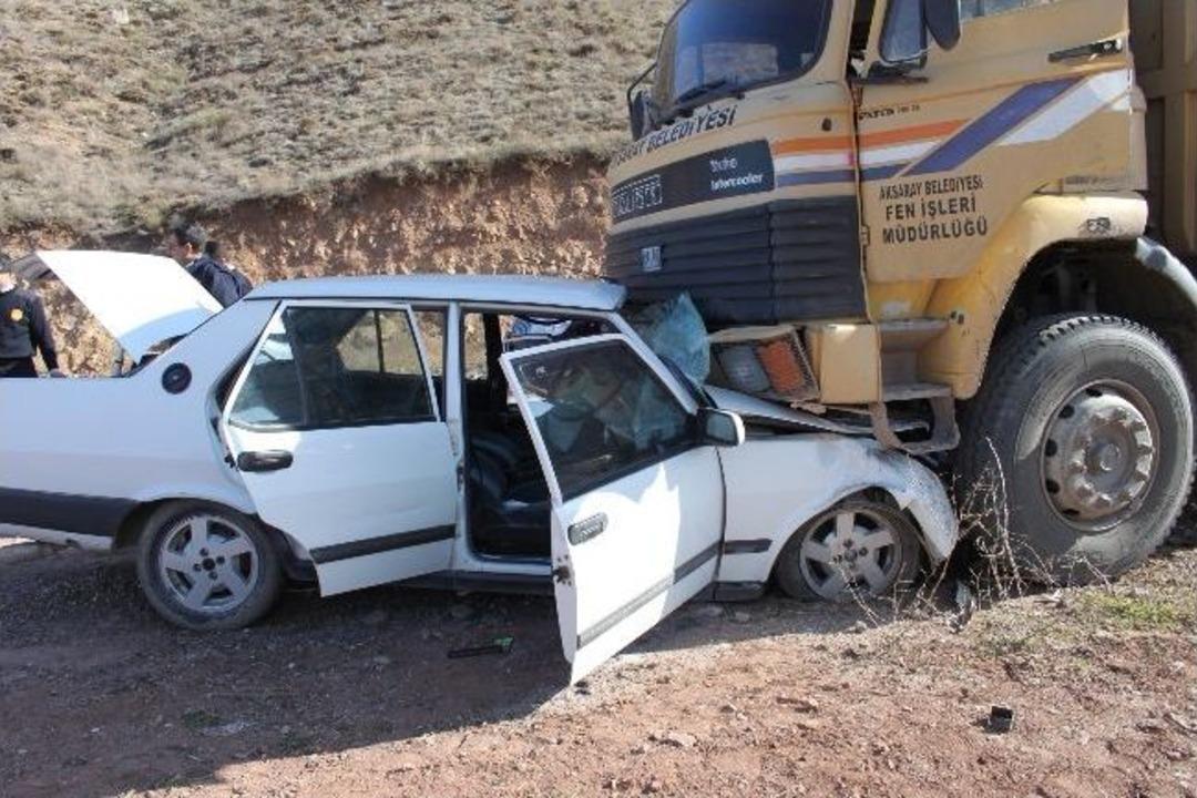 Kamyon İle Otomobil Kafa Kafaya &Ccedil;arpıştı: 2 Yaralı