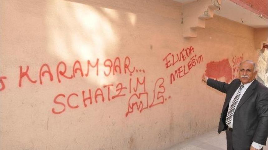 Yerk&ouml;y&rsquo;de Duvarlara Yazılan Yazılar Vatandaşı Rahatsız Ediyor