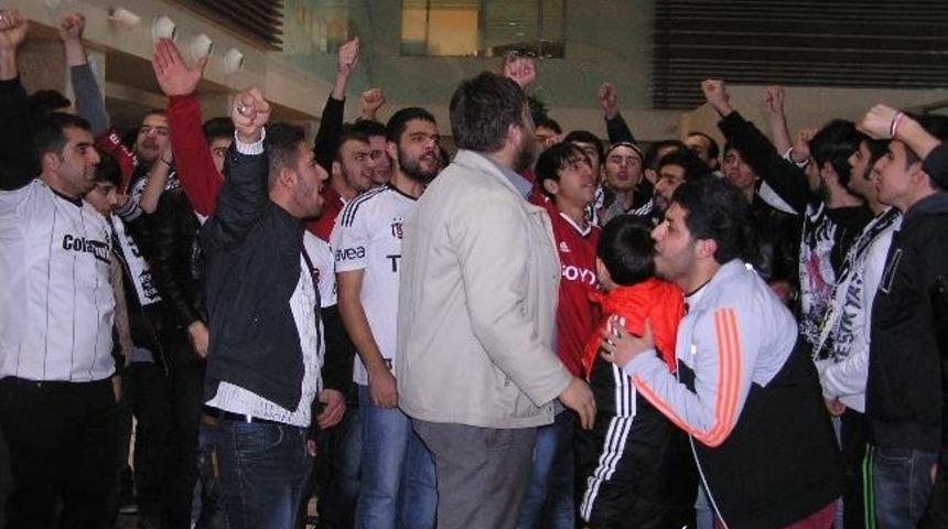 Beşiktaş&rsquo;a Elazığ&rsquo;da Coşkulu Karşılama