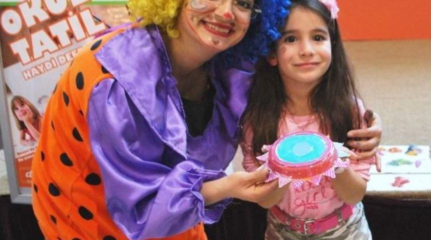 Sihirli Eller Renklere Renk Kattı