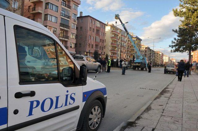 Bayan Sürücü Elektrik Direğine Çarptı: 5 Yaralı