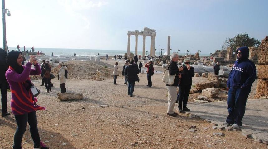 50 &Uuml;lkeden Gelen 500 Matematik&ccedil;i Side Antik Kent'i Gezdi.