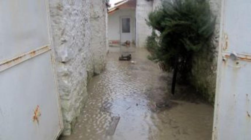 Muğla&rsquo;da Bir&ccedil;ok Ev Sular Altında Kaldı