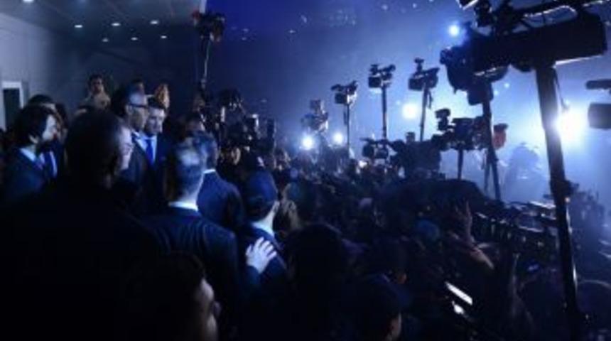 Drogba'yı Taraftar Ve Basın Ordusu Karşıladı