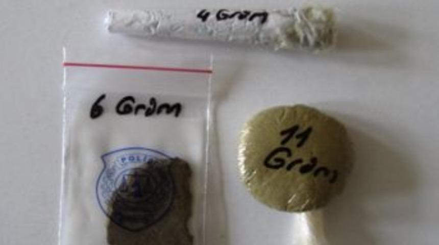 Polisin Ş&uuml;phesi Sayesinde Esrar Yakalandı