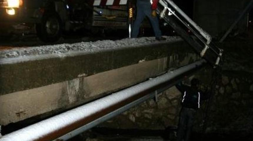 Uşak&rsquo;ta Trafik Kazası Bir &Ouml;l&uuml; Bir Yaralı