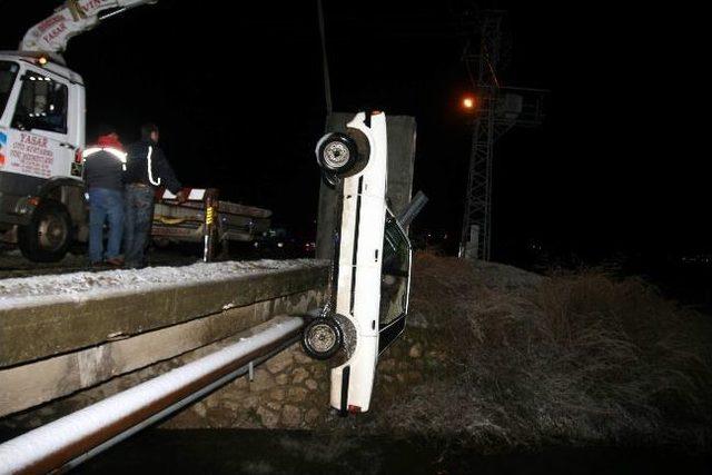 Uşak&rsquo;ta Trafik Kazası Bir &Ouml;l&uuml; Bir Yaralı 1