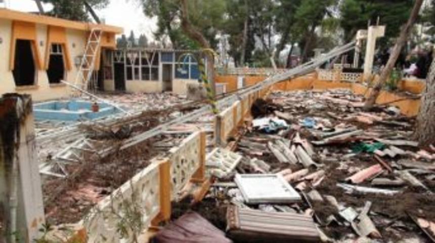 Emirgan &ccedil;ay bah&ccedil;esi de yıkıldı