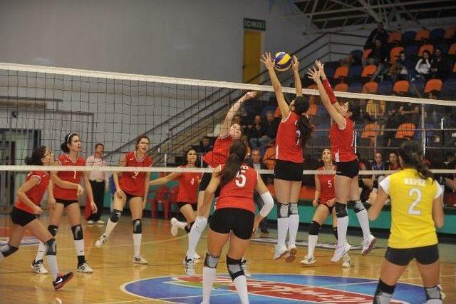 Kepez Voleybolda Bir İlke İmza Attı