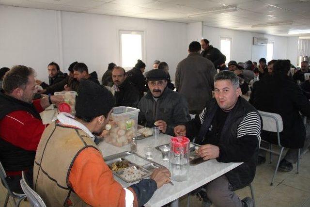 Oltu'da Yapımı Devam Eden Ayvalı Barajı, Yüzlerce Kişiye Ekmek Kapısı Oldu