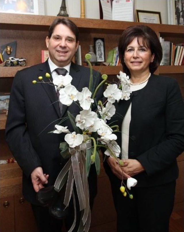 Alsancak&rsquo;a Emeği Ge&ccedil;enler &Ouml;d&uuml;llendirildi 3