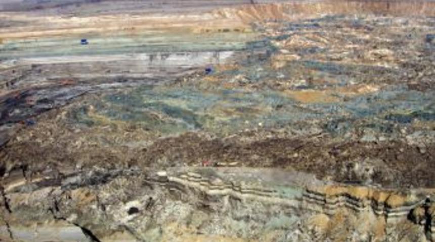 İki Yıldır Toprak Altındalar