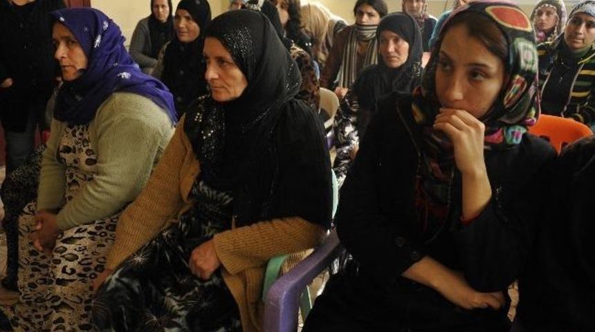 Bdp Heyeti Sığınmacıları Ziyaret Etti