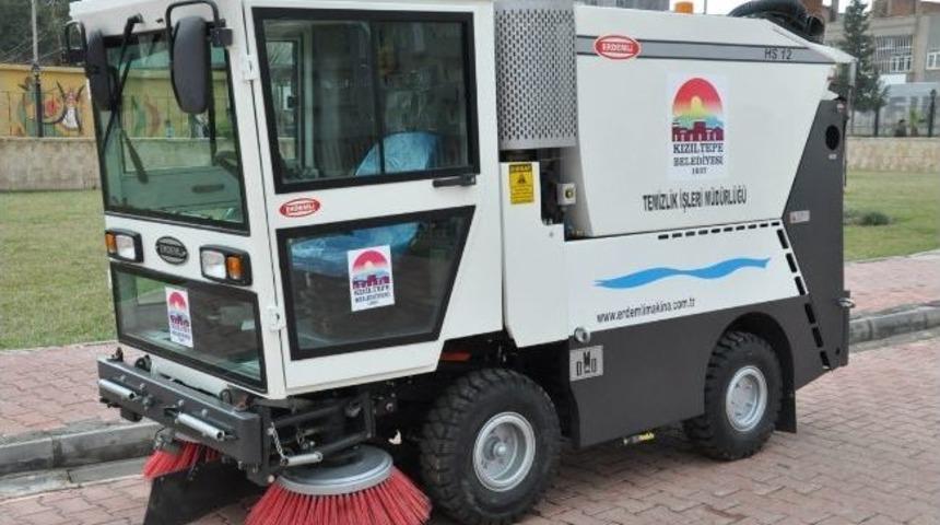 Kızıltepe Belediyesi Vakumlu Yol S&uuml;p&uuml;rme Aracı Aldı