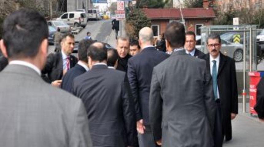 Başbakan, Enver &Ouml;ren Ve M&uuml;sl&uuml;m G&uuml;rses'i Hastanede Ziyaret Ediyor