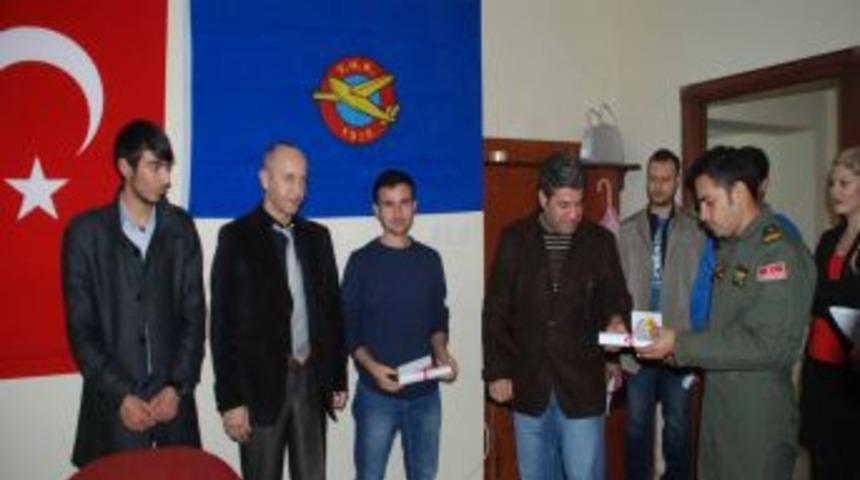 Gen&ccedil; Paraş&uuml;t&ccedil;&uuml;ler Sertifikalarını Aldı