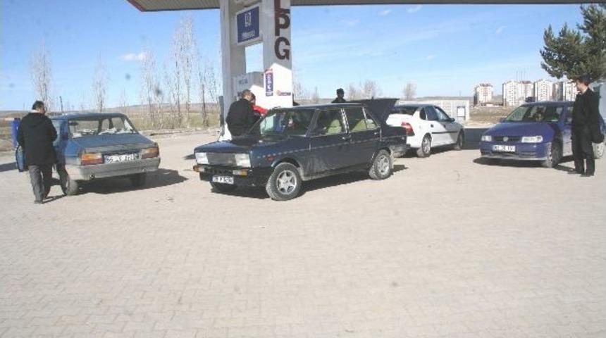 Yozgat&rsquo;ta Vatandaşlar Ucuz Lpg Almak İ&ccedil;in Sorgun İl&ccedil;esine Gidiyor