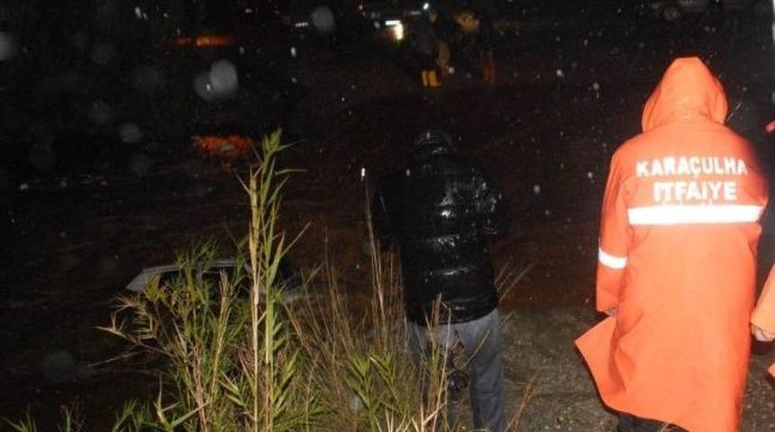 Sele Kapılan Otomobilin S&uuml;r&uuml;c&uuml;s&uuml; Kurtarıldı