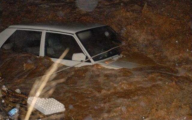 Sele Kapılan Otomobilin S&uuml;r&uuml;c&uuml;s&uuml; Kurtarıldı 1