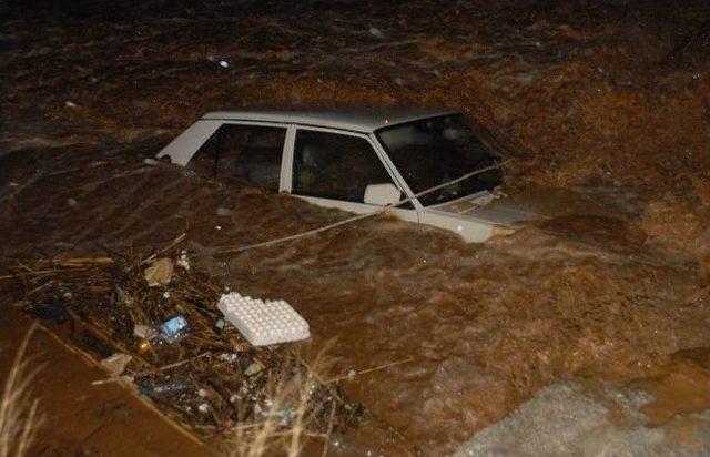 Sele Kapılan Otomobilin S&uuml;r&uuml;c&uuml;s&uuml; Kurtarıldı 2
