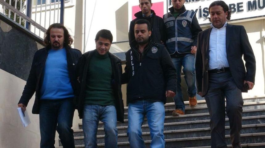 &lsquo;Polisiz&rsquo; Deyip Kadın Doktoru Iki Kere Dolandırdılar