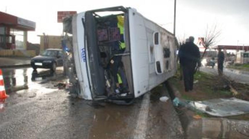 Aynı Yerde Üst Üste Iki Trafik Kazası: 21 Yaralı