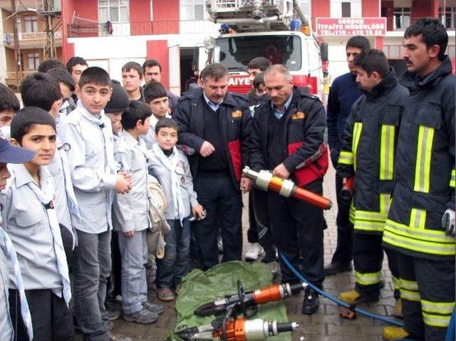 Sorgun Belediye İtfaiyesi'nden İzcilere Özel Tatbikat