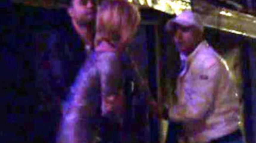 Bar &ccedil;ıkışı kadına b&ouml;yle d&ouml;vd&uuml;