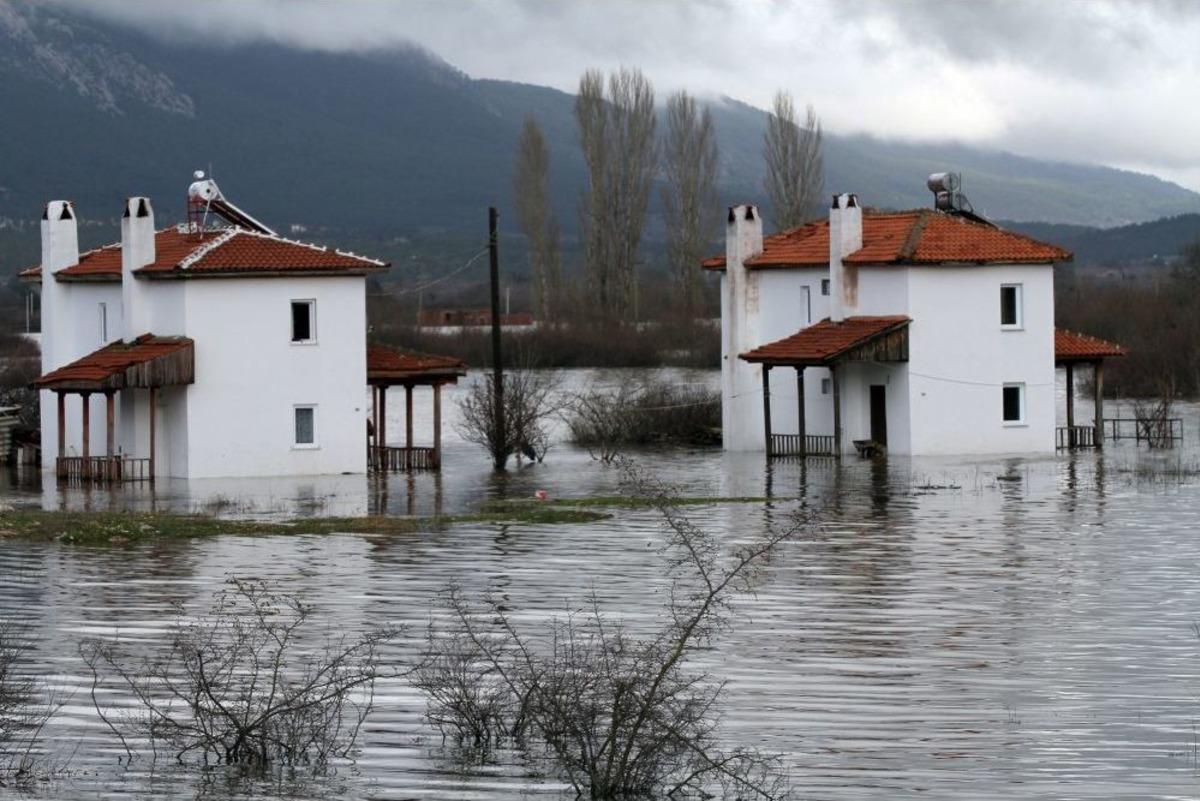 Muğla'da Evleri Ve Tarım Arazilerini Su Bastı