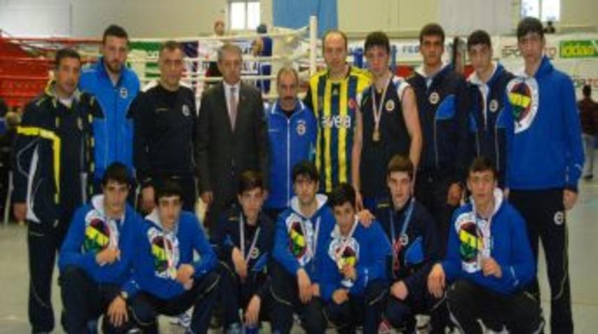 Fenerbah&ccedil;eli Boks&ouml;rler Ringdeki &Uuml;st&uuml;nl&uuml;ğ&uuml;n&uuml; Devam Ettirdi
