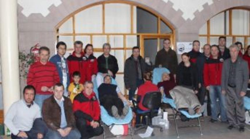 Zirve Dağcılık Uşak Temsilciliği Kan Bağış Kampanyası D&uuml;zenledi