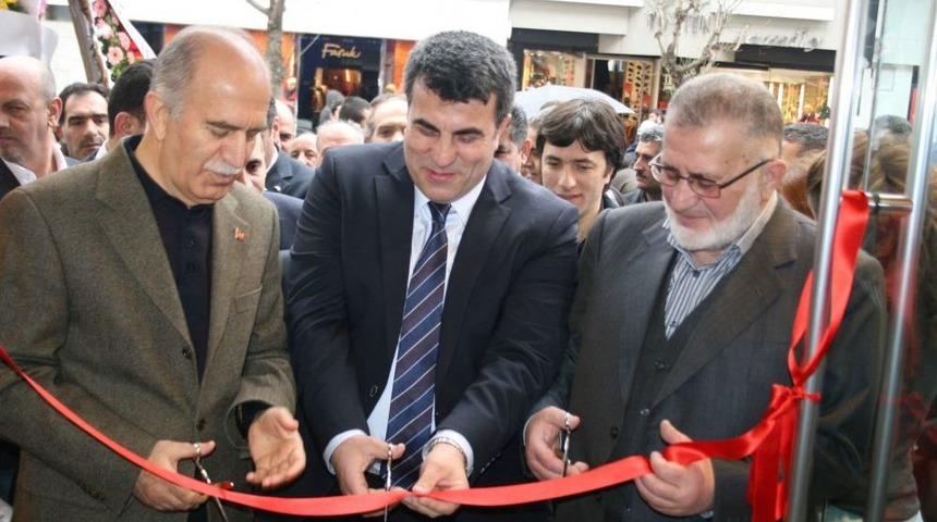 &Ccedil;ift Geyik Karaca 76&rsquo;ncı Mağazasını Bursa'da A&ccedil;tı