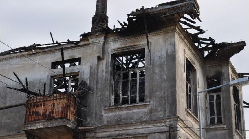 Bafra&rsquo;da Tarihi Bina Yandı