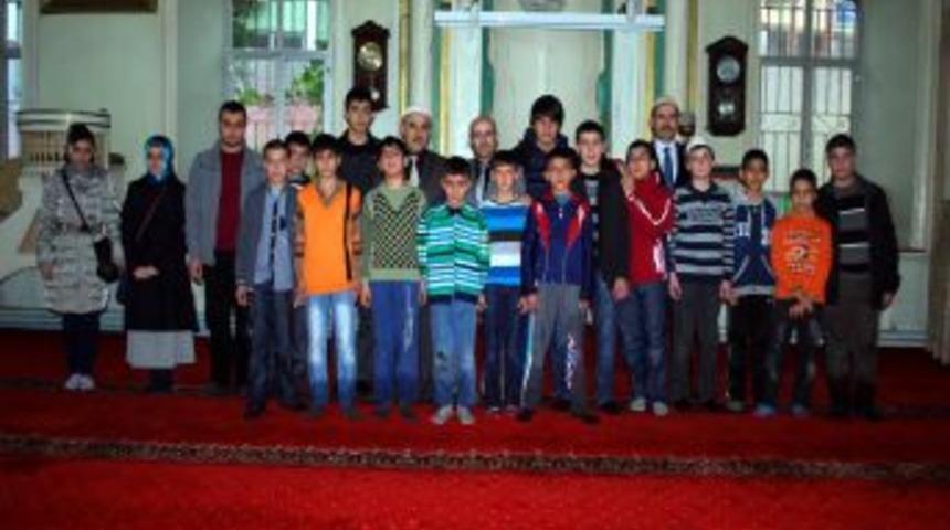 Salihli M&uuml;ft&uuml;l&uuml;ğ&uuml; &Uuml;&ccedil; &Ouml;ğrenciyi Umreye G&ouml;nderecek