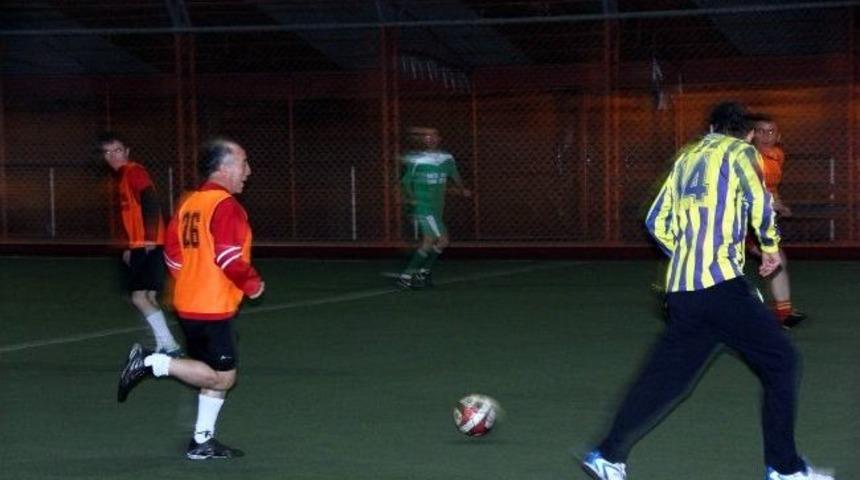 Ptt Ve Devlet Hastanesi Personeli Halısaha Ma&ccedil;ında Buluştu