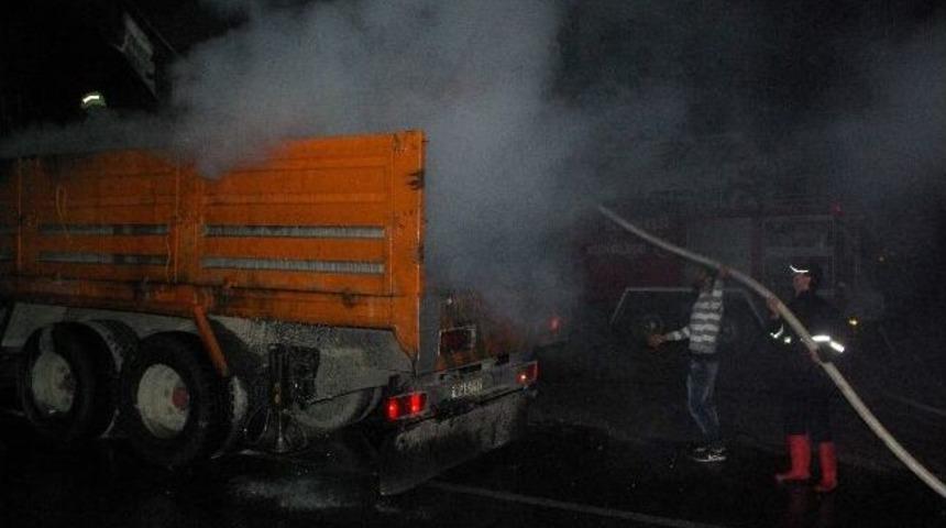 Hareket Halindeki Ara&ccedil; Alev Aldı