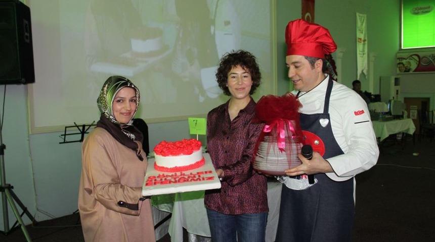 Aksaraylı Hanımlar, Yemekteki H&uuml;nerlerini Oktay Usta'nın Beğenisine Sundu